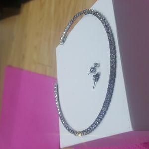 Necklace and earings